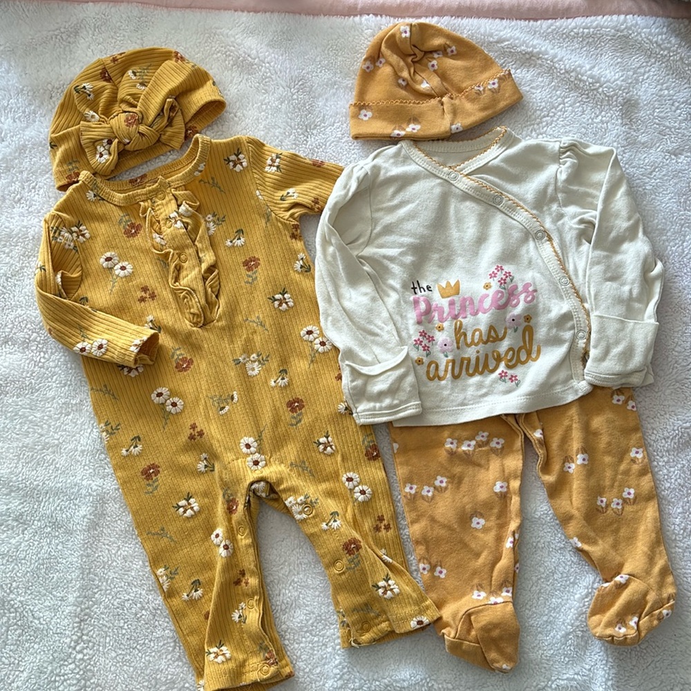 Baby Clothes 
3-6 Months 
Matching sets
Yellow flowers outfit